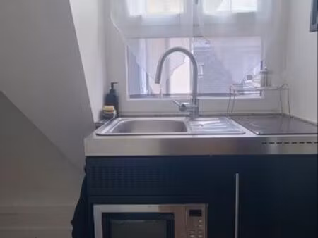 belle chambre de service meublée et rénovée à neuf à 3 min du métro les sablons