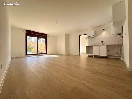 grand t2 rez de jardin - ville saint denis