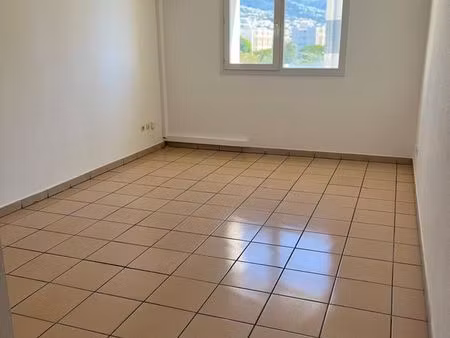 studio 25 79 m² loué 585 /mois — sainte-clotilde 97490