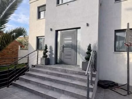 maison individuelle avec dépendance