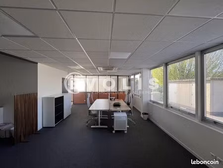 bureaux 76 m²