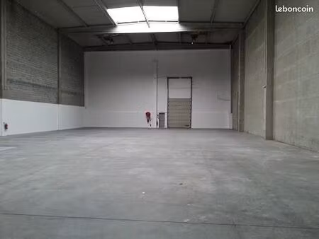 local d'activité 1 064 m²