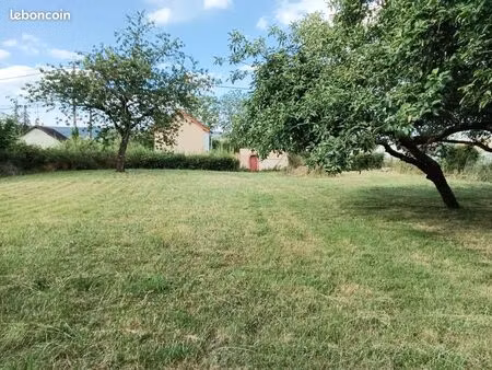 terrain 748 m² saint-amand-montrond