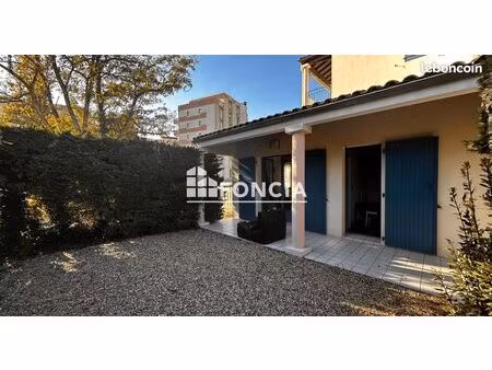 maisonnette en duplex avec jardinet et parking – à 300 m de la plage de nauzan