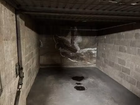 box fermé 15 m² à vendre – 100 m rer a nogent-sur-marne