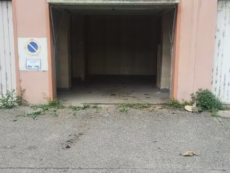 garage + place de parking situé dans quartier calme et résidence sécurisée à 5 mn a pied d