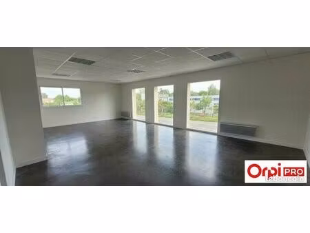 bureau 80 m²