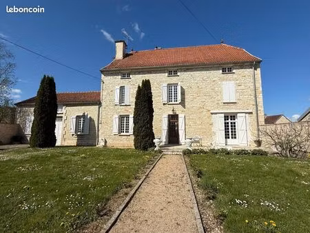 maison 8 pièces 284 m²