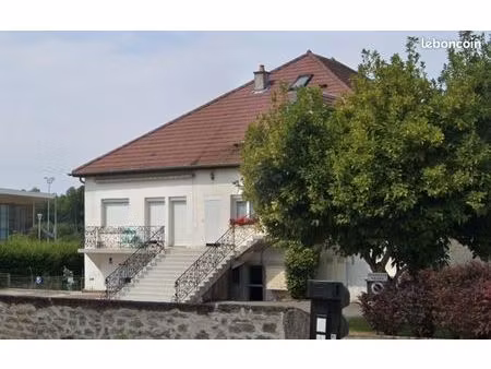 joli t2 avec balcon -54m2 entrée individuelle- 2 places de parking privatives