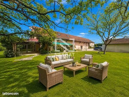 maison 9 pièces 300 m²