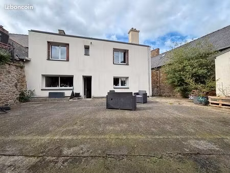 immeuble composé d'une maison et un local commercial