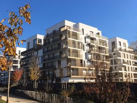 a louer deux pièces au 6eme avec grande terrasse et vue au quartier de l'arsenal