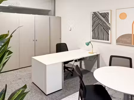 utilisation à la demande de bureaux privés chez regus suresnes  green walk suresnes