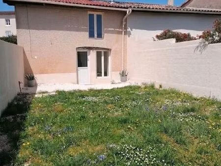 charmante maison de campagne avec jardin clos et terrain supplémentaire de 200 m2 proche g
