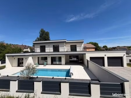 villa d’exception à pirey – construction 2023 – rare sur le marché