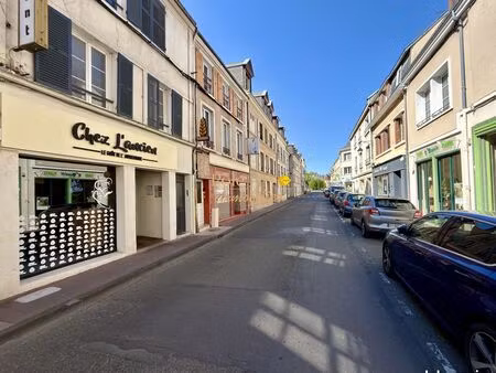 local commercial dreux ()