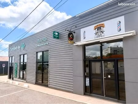 local commercial sur axe entrant grand passage proche carrefour city