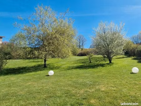 spacieuse maison familiale de 130 m² habitables  terrain arboré de 20 ares
