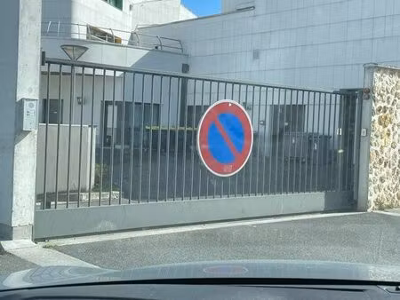parking proche orly sécurisé