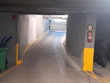 place de parking couverte