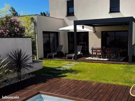 villa contemporaine récente avec piscine 138 m²