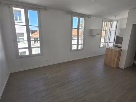 loue t2 hypercentre rochefort