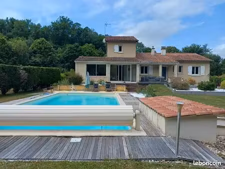 maison familiale plein pied 170 m2 avec piscine 11x5m sur terrain 2670m2