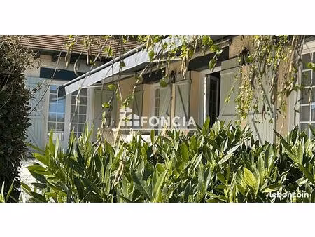 à lalinde  découvrez cette maison de 6 pièces offrant de beaux volumes et un fort potentie