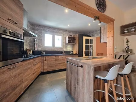 maison 5 pièces 213 m²