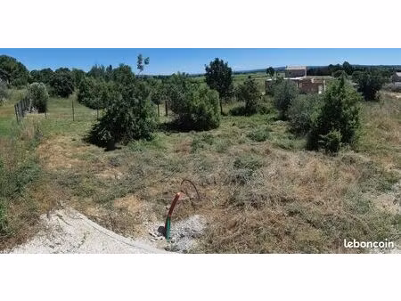 terrain constructible viabilisé - 650 m2