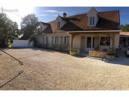 ensemble immobilier rénové avec 2 gîtes
