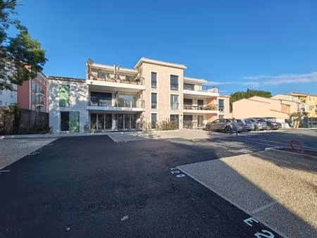 t2 neuf avec terrasse  jardin et parking à cogolin