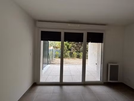 t2 neuf avec terrasse  jardin et parking à cogolin