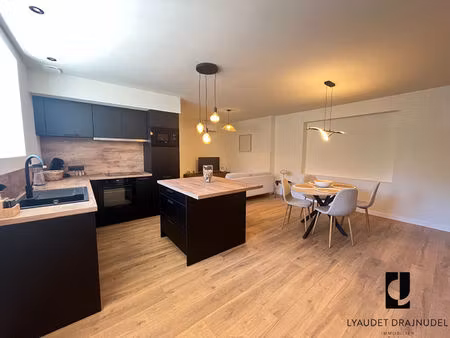 appartement entièrement rénové et meublé - riorges 3 pièce(s) 72 m2