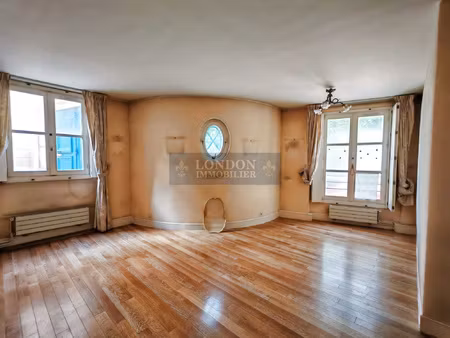grand studio 45 m2 en plein coeur du quartier saint louis