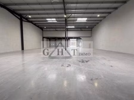 local industriel 1 900 m²