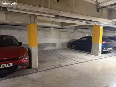 place de parking 12 m²