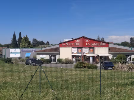 pechabou- locaux commerciaux de 613m2