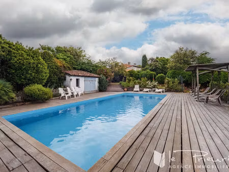 domaine de caractère avec grande maison familliale  gîte indépendant  chalet  piscine et 1