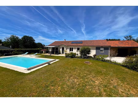 maison de plain-pied à vendre  à 5 minutes des commerces de
