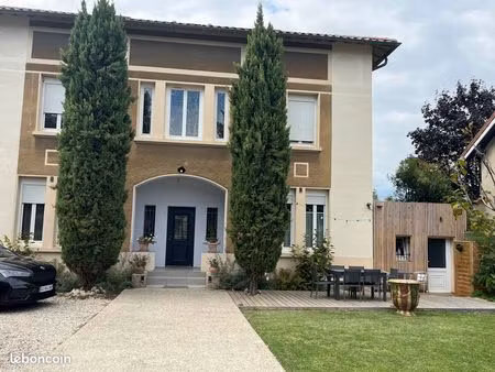 très belle maison de maitre loriol centre