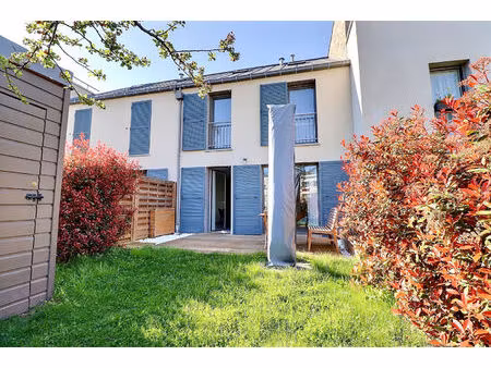 a 10 mn du centre de st germain en laye - maison louee en meuble. disponible le 10 juillet