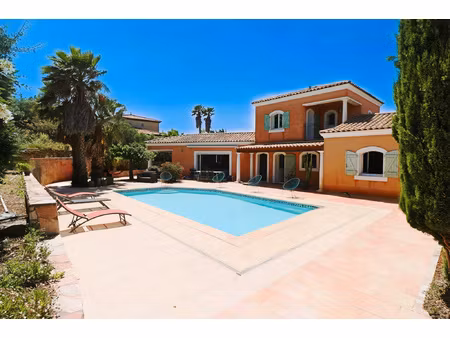 saint-aygulf - magnifique villa avec piscine