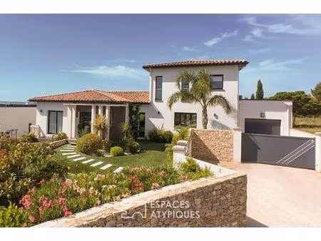 villa d'architecte raffinée avec vue dominante sur la garrigue