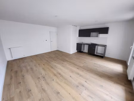 à louer appartement t3 avec double stationnement à castane