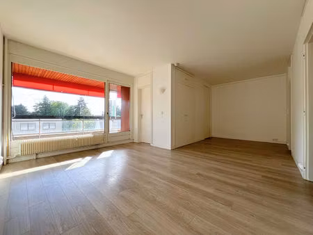 appartement croisé laroche avec parking et cave