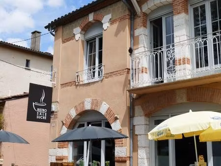 restaurant  fonds de commerce  batiment avec 2 appartements