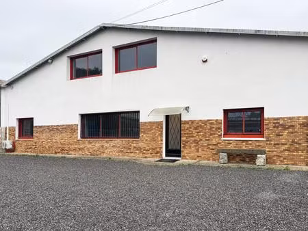 entrepôt et bureaux