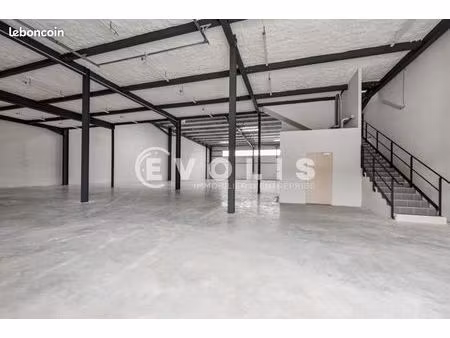 local d'activité 452 m²