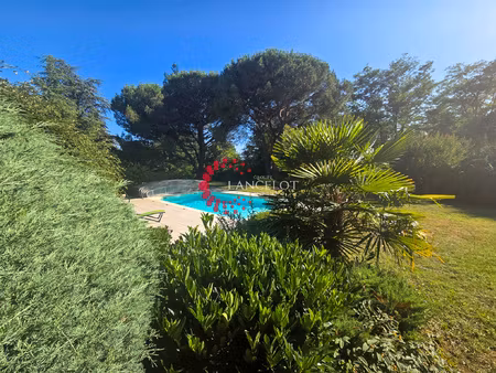 propriété 7 p 212 m2 sur parc 3500 m2 avec piscine
